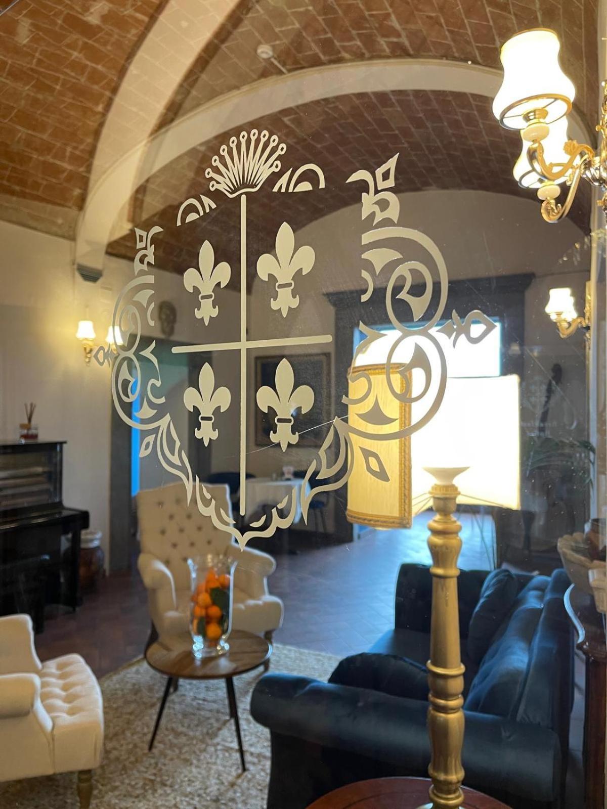 Quattro Gigli Hotel Монтополі-ін-Валь-д'Арно Екстер'єр фото